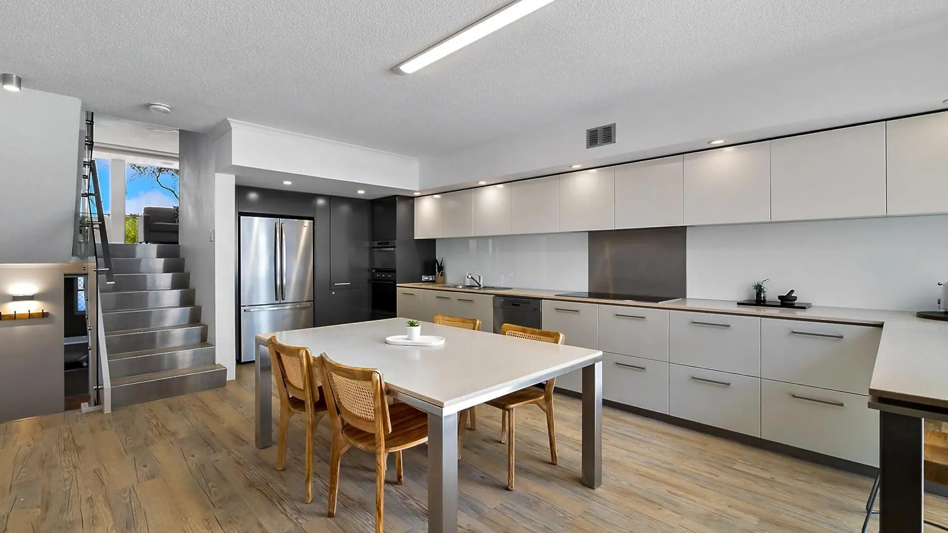 Cotton Tree Beach Front 3 Bedroom Townhouse Maroochydore Apartment