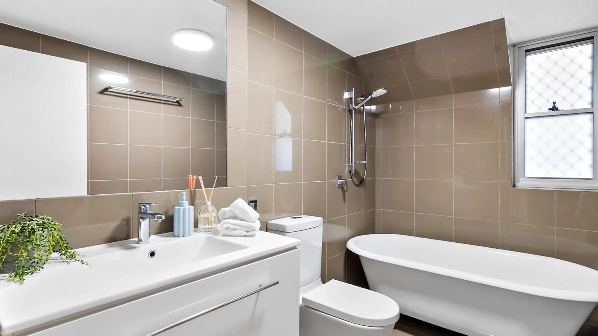 Apartment Cotton Tree Beach Front 3 Bedroom Townhouse Maroochydore